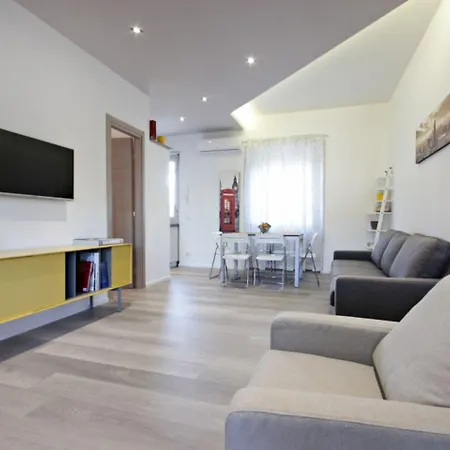 Penthouse And Eagle Eye Attic Combo * Róma